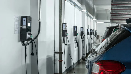 家用電動(dòng)車免費(fèi)充電站 鋪設(shè)智慧城市屋頂，真正解決充電痛點(diǎn)